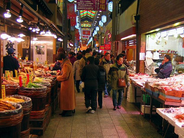 Nishiki Market (錦市場, Nishiki Ichiba)