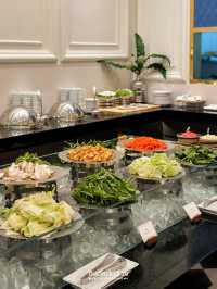 บุฟเฟ่ต์ข้าวต้มมื้อดึกที่ BlueSpice Cafe