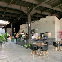 UNKNOWN COFFEE PALUR | HAVING COFFEE WHILE WAITING FOR THE TRAIN SCHEDULE TO ARRIVE
