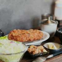 「向日葵咖哩飯炸豬排專賣店，必試咖哩店」