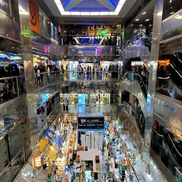 香港本土特色購物中心 眾多餐飲超值購物