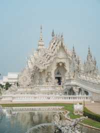 【タイ🇹🇭】よーく見ると怖い？！一度は行きたい純白のお寺！