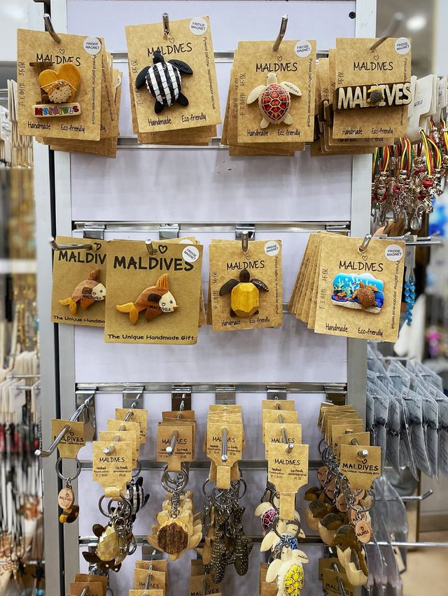 Souvenir time in Malé Airport before you leave ✈️