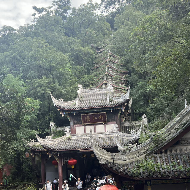 Dujiangyan: Where Ancient Engineering Meets Scenic Splendor