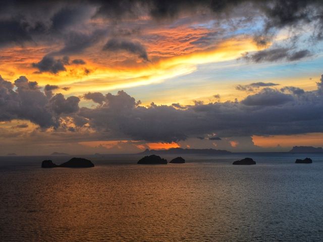สระว่ายน้ำวิวเกาะ 5 เกาะ