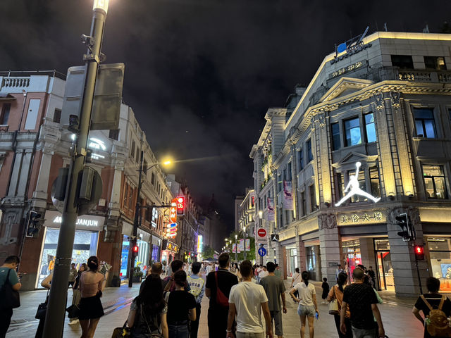上海一のストリート・南京東路を夜に散歩してみた