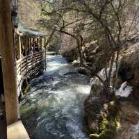 อุทยานแห่งชาติจิ่วจ้ายโกว (Jiuzhaigou) 🏞️