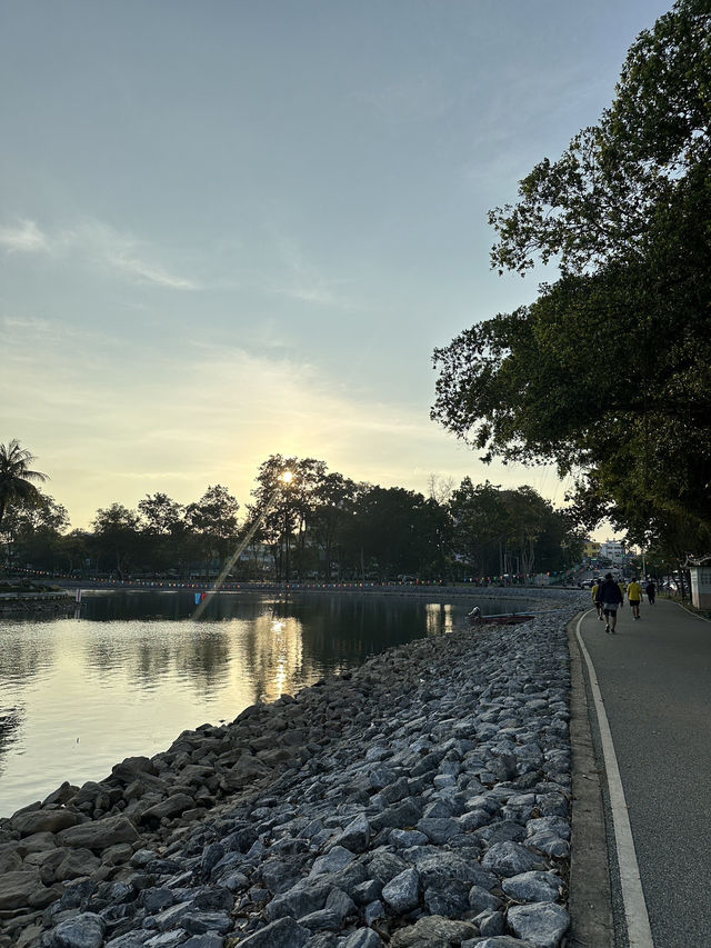 สวนสาธารณะทุ่งนาเชย 🪻