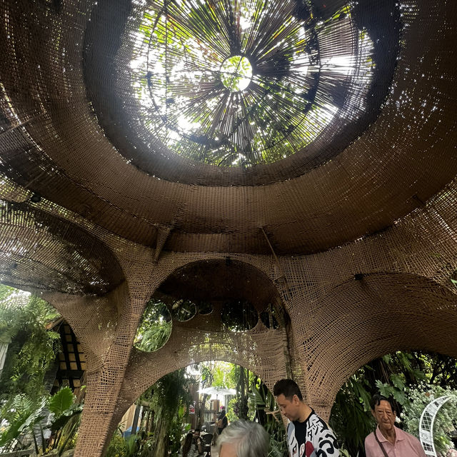 A quiet , relaxing lunch in the heart of Bangkok
