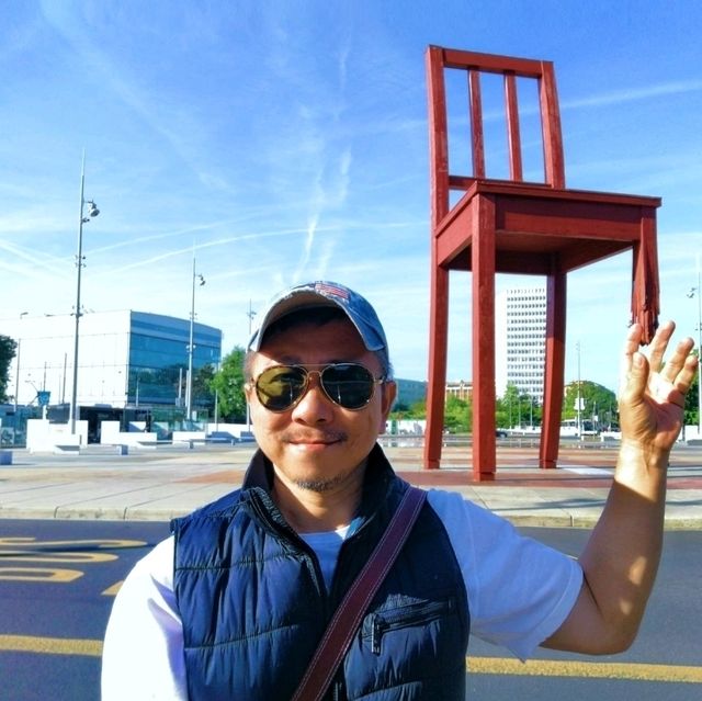 The ‘Broken Chair’, an iconic landmark in Geneva.