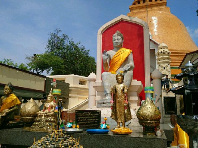 พาคุณพ่อมาไหว้พระปฐมเจดีย์