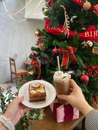 คาเฟ่สุดฮิตตลอดกาล UNBIRTHDAY CAFE🎁🎄