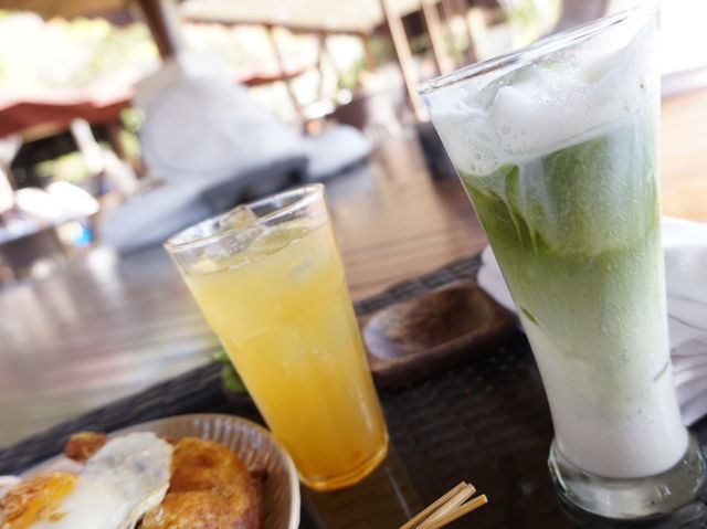 バリ旅行🇮🇩 蓮の池に囲まれたエスニックレストラン@アヤナリゾート