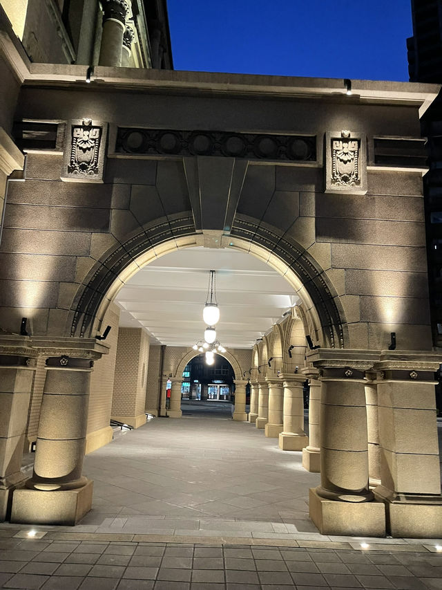 📝 漫步古典與現代的交會處：台北之旅 🌙🏛️