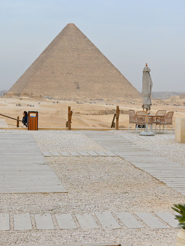 9 Pyramids Lounge 