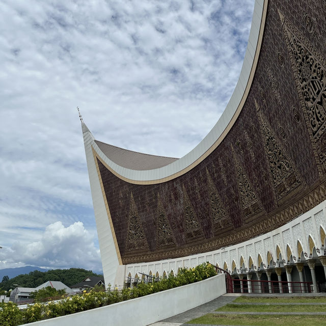 Magnificent building of Masjid Raya Sumatera Barat, Indonesia 🇮🇩