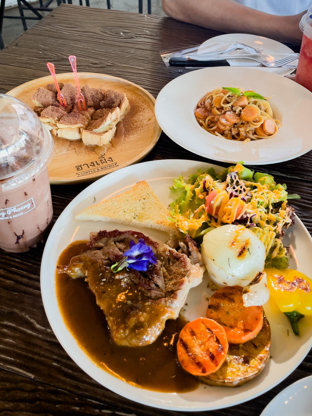 อิ่มอร่อยกันที่ร้านฮางเผิ้ง 🐝