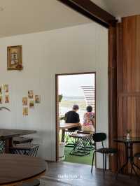 OASIS – บ้านไม้ริมนาข้าวนาเกลือ ที่เพชรบุรี