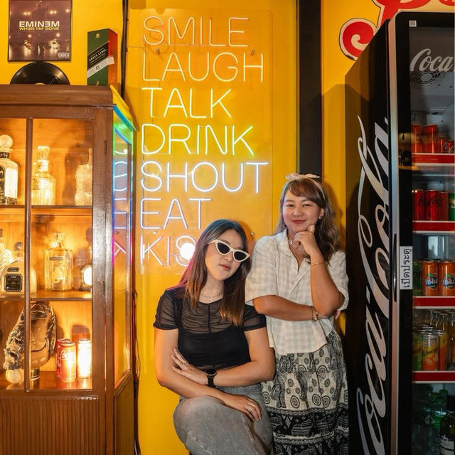 ที่แฮงค์เอาท์ ภูเก็ต 🍻💛🧡