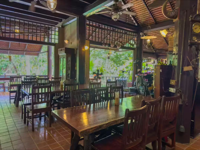 ห้องอาหารไทย วิวแม่น้ำแคว 