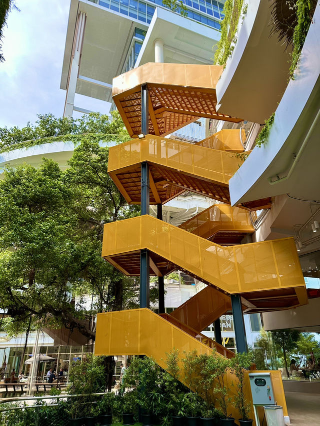 Where Culinary Art Meets Architectural Brilliance: Marché Thonglor