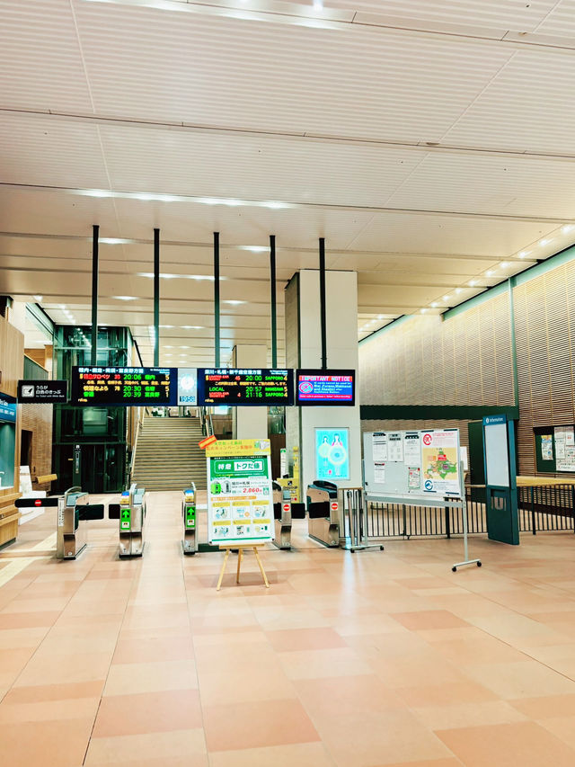 【北海道】旭川JR站、AEON Mall：交通方便，連接JR站的購物商場