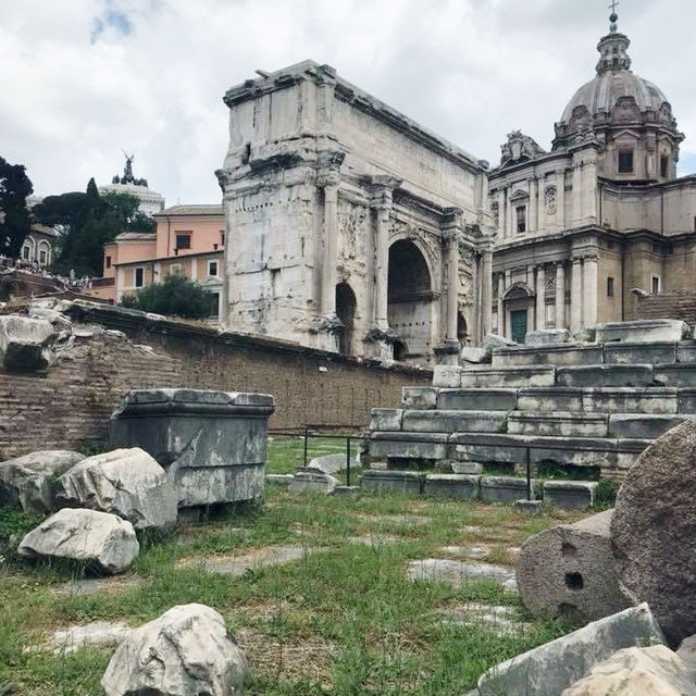 Roman Forum: Rome’s Gateway to Glory 🇮🇹