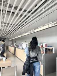 จิบกาแฟหอมพร้อมชมวิวสวยๆที่ Manner – North Bund