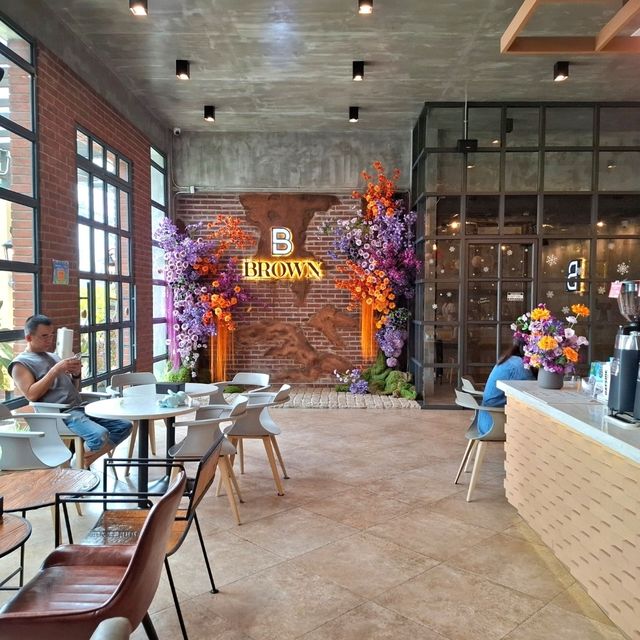 BROWN Brew & Bistro @ ปราณบุรี