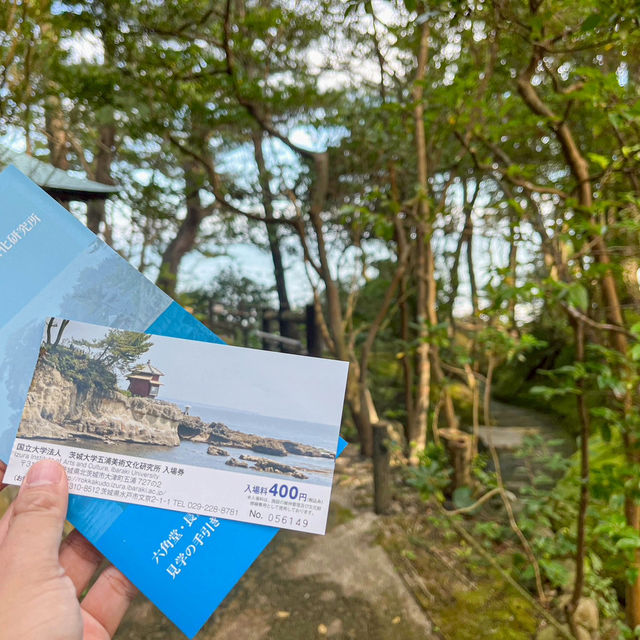 【五浦の絶景×文化遺産】波打ち際の六角パビリオン、岡倉天心ゆかりの「六角堂」 