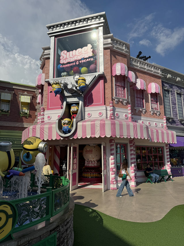 Stay in Sentosa, be the first to get to Universal Studios!
