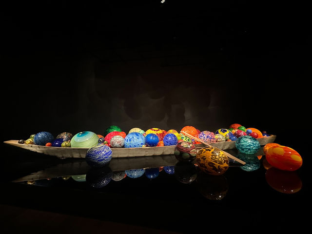 【富山ガラス美術館】