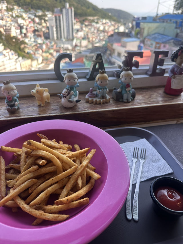 韓国🇰🇷釜山　甘川文化村をみおろすポストカフェ☕️