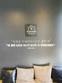 BLACK HOME Cafe (Kaeng Khoi)