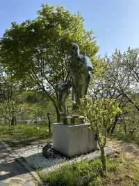동해 추암 해변의 자연물과 🏞️멋진 조형작품의 조화를 볼 수 있는 동해 산책여행코스