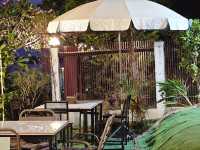 ร้านอาหารติดริมโขง