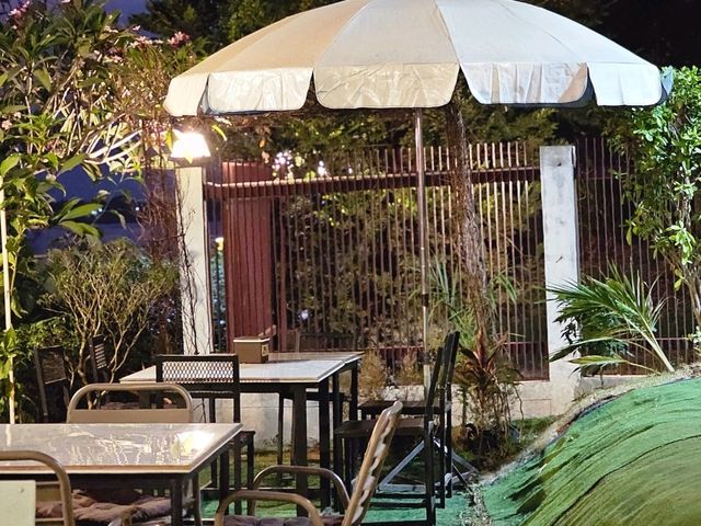 ร้านอาหารติดริมโขง