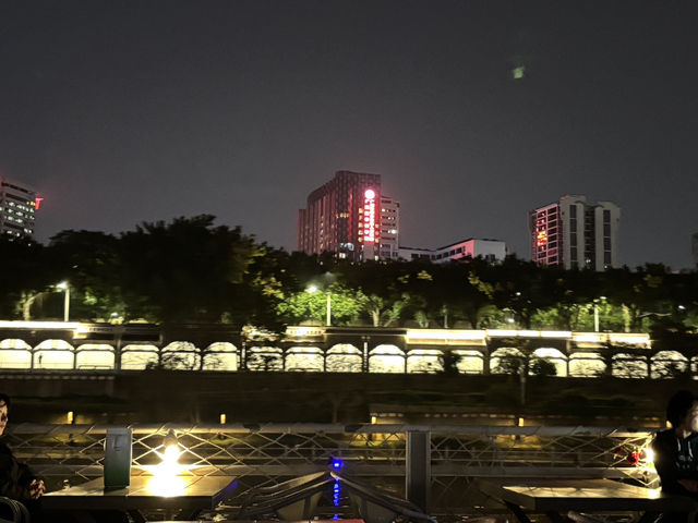 **🌉【南寧亭子碼頭遊船】夜遊邕江，璀璨夜景盡收眼底！✨**  