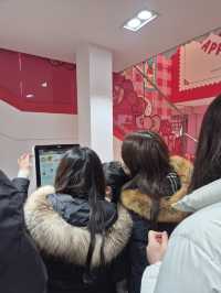 키티 덕후주목! 명동 3층 대형 카페🎀🍎