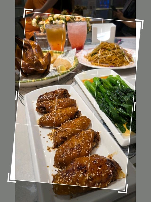 「南洋風味 x 港式茶餐廳，香濃惹味，滿足一餐！」🔥🍽️🥤