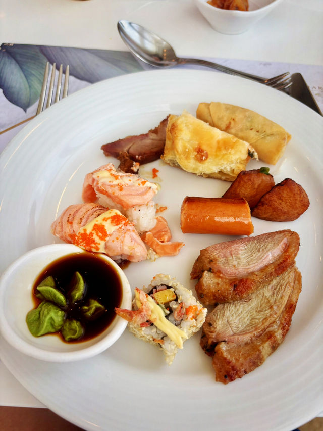 【北角】港島海逸君綽酒店：鮑魚x麵包蟹x生蠔x蟹腳海鮮盛宴自助午餐