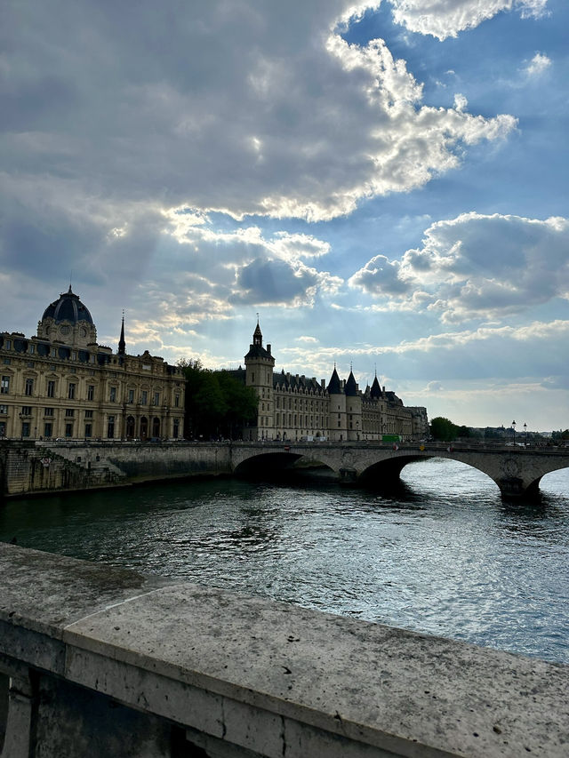 Pont Notre-Dame, 풍경이 말을 거는 다리