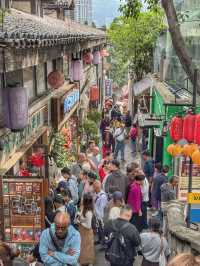 Urban Maze in the Mountains: Wandering through 山城巷