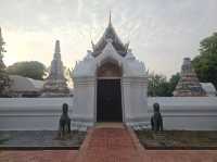 กราบพระหลวงพ่อแขนลาย ที่วัดดังอยุธยา