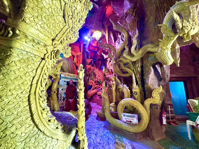 静かな自然の中で心を癒す、マニウォン寺院への小旅行。