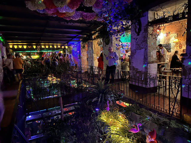 【Szimpla Kert｜シンプラ・ケルト｜ブダペストの“廃墟バー”元祖】
