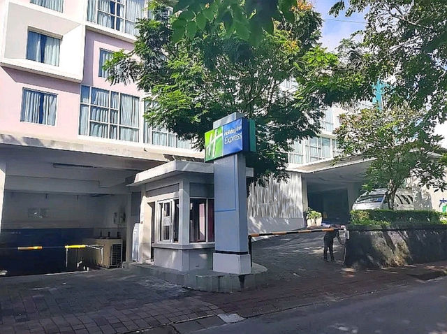 “Holiday Inn Express Baruna Bali: Your Ideal Gateway to Bali's Beaches and Beyond”