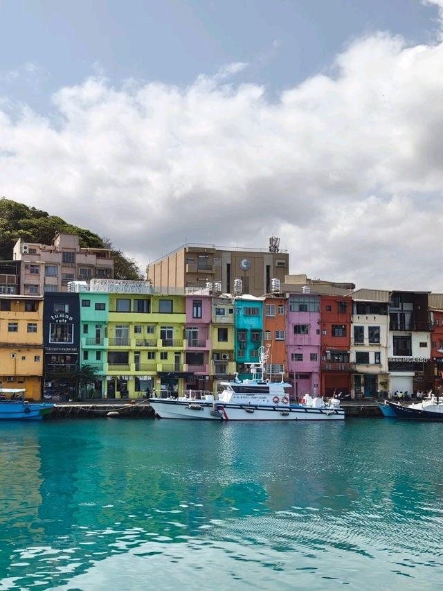 Coastal Charm via Ride Sharing: A Day at Zhengbin Port
