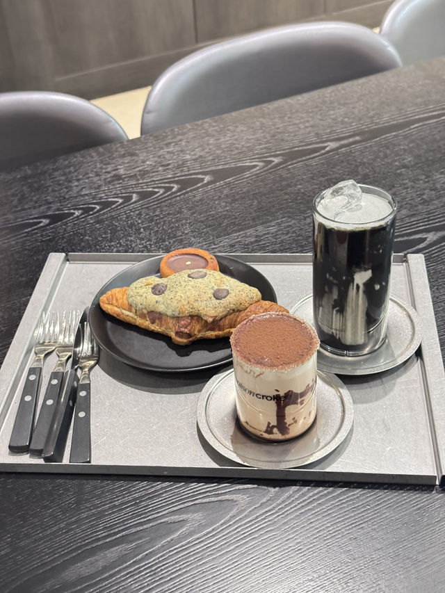 독산역 한적한 카페를 찾는다면,메종크루키 독산점
