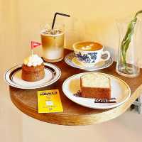 In the MIDDLE cafe